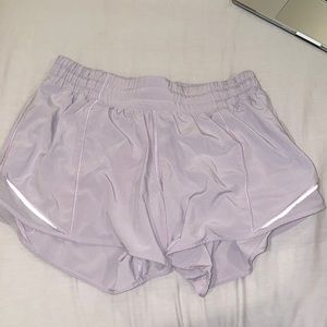 Lululemon Hotty Tody Lilac 4inch low rise shorts